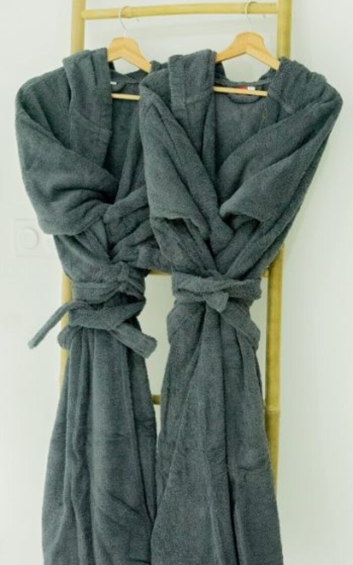 Peignoir et chausson jetable à disposition