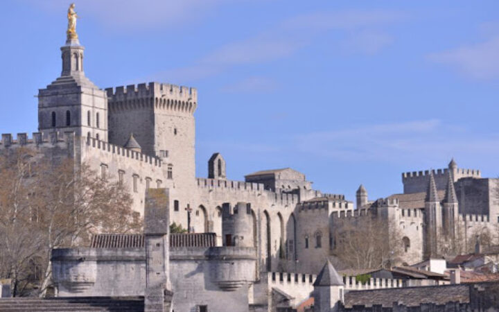 Le palais des papes d'avigon